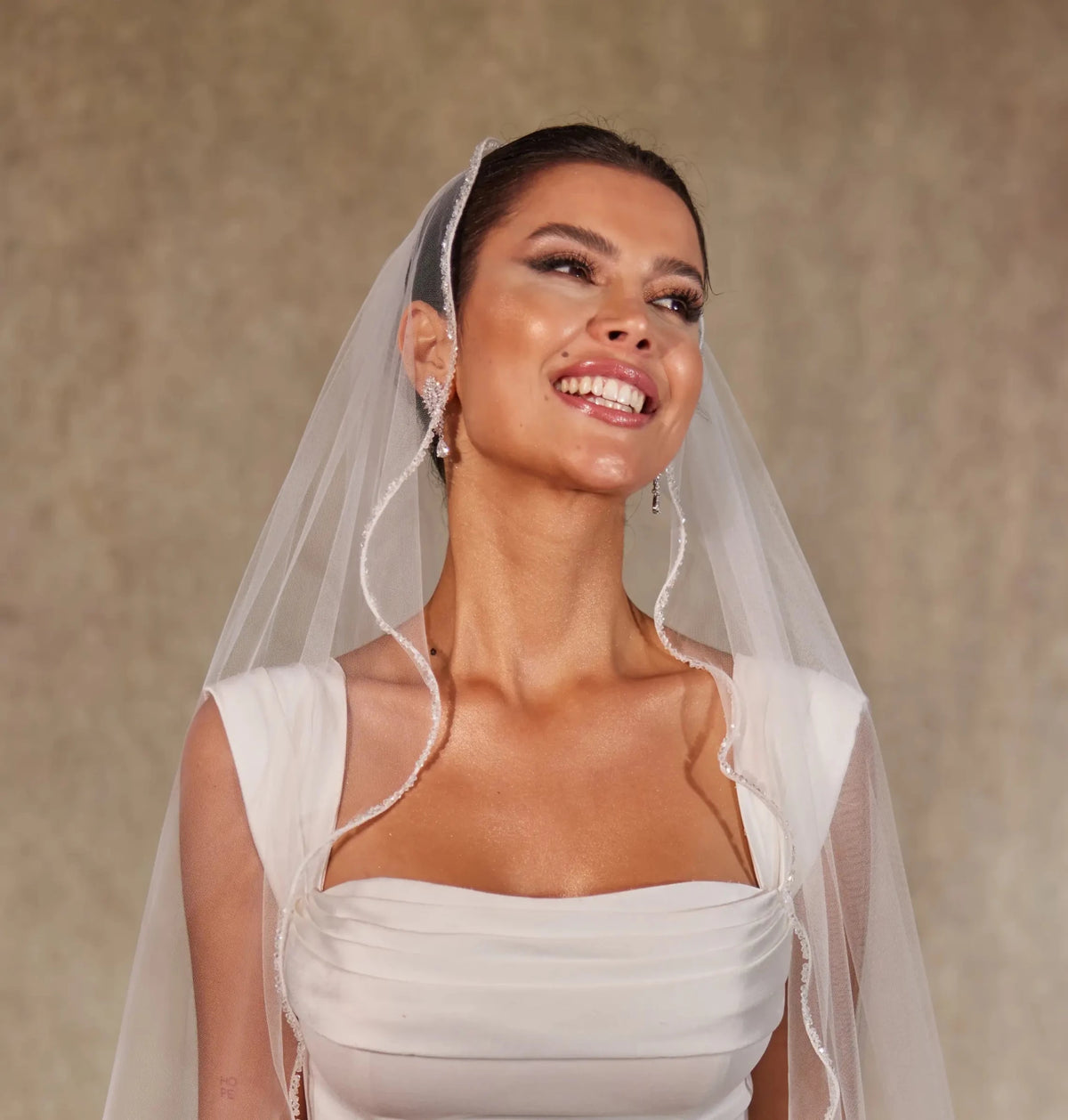 Wavy Beaded Edge Minimalist Wedding Veil - Luzilly Bridal & Apparel