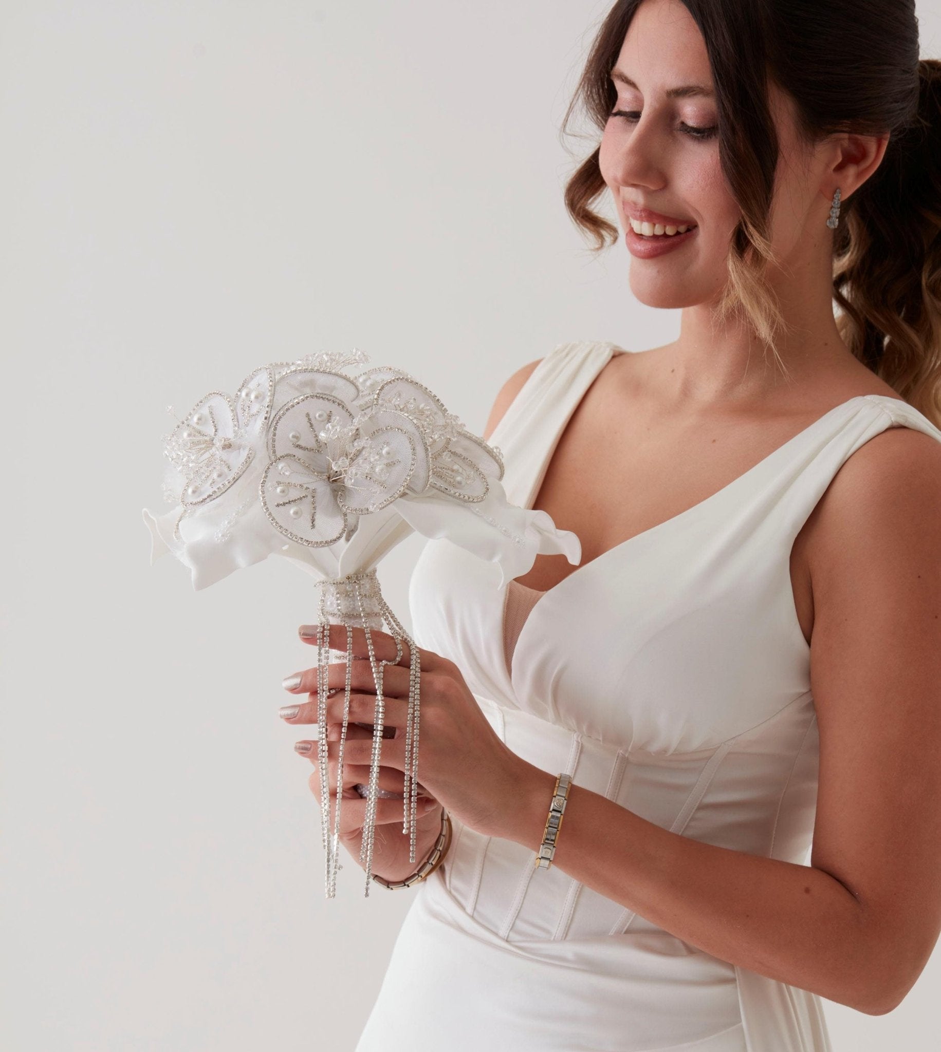 White Flower Bouquet – Ideal for Bridal, Quinceanera, or Proposal - Luzilly Bridal & Apparel