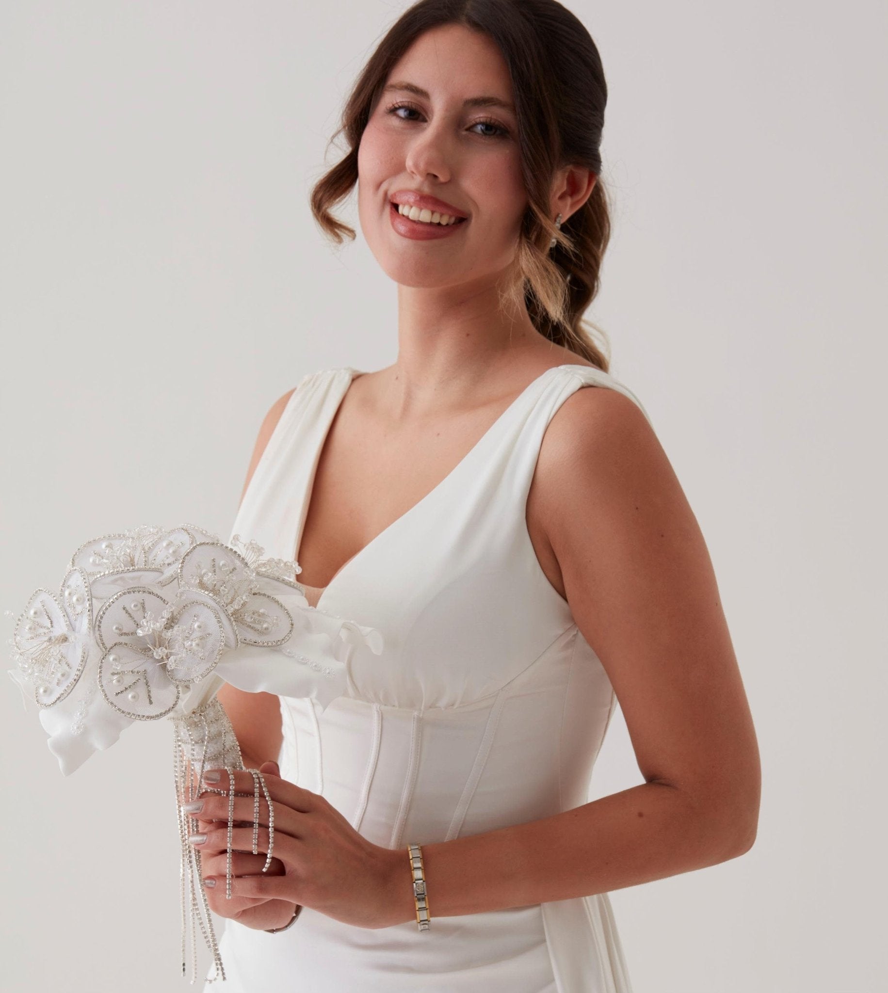 White Flower Bouquet – Ideal for Bridal, Quinceanera, or Proposal - Luzilly Bridal & Apparel