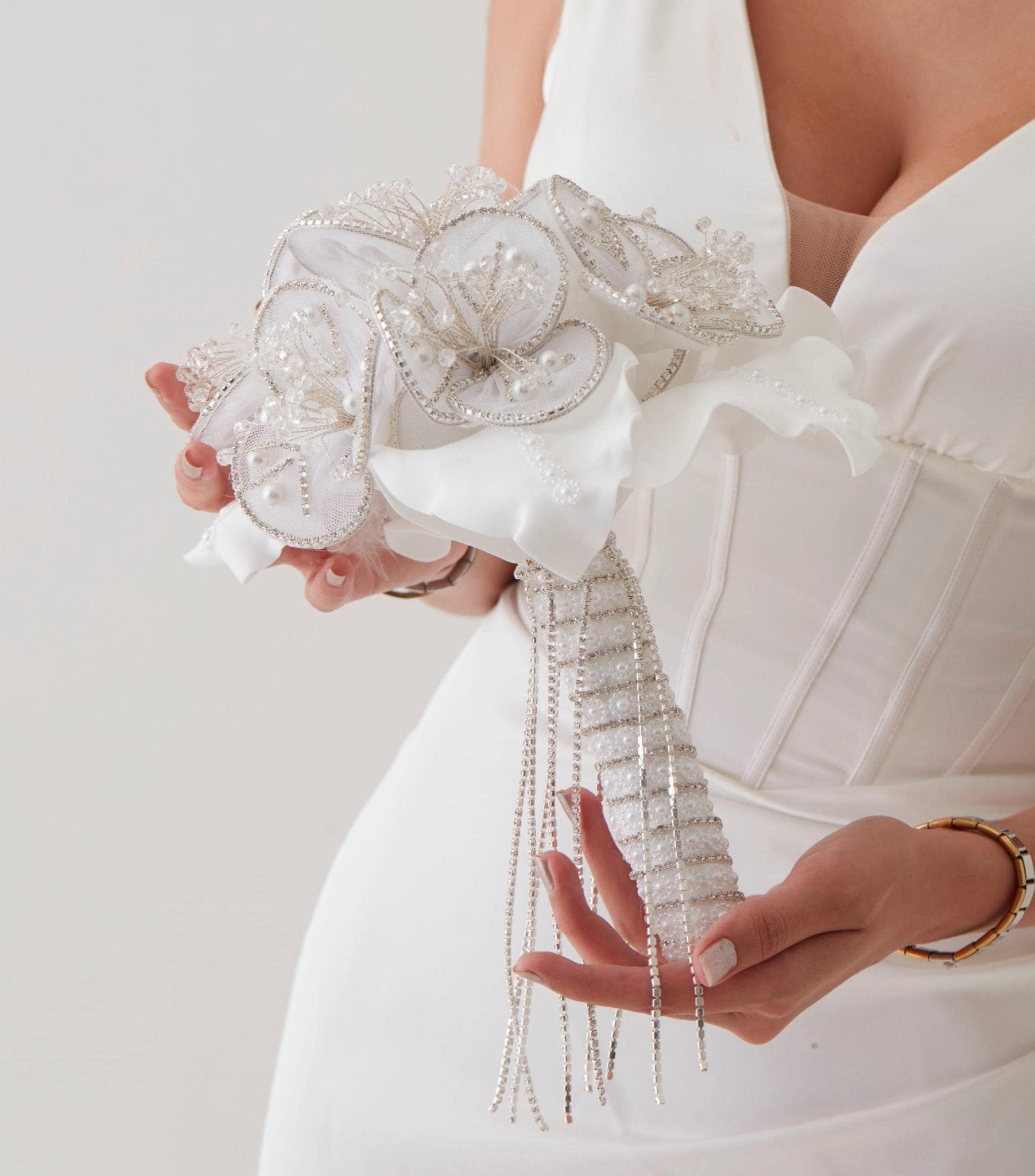 White Flower Bouquet – Ideal for Bridal, Quinceanera, or Proposal - Luzilly Bridal & Apparel