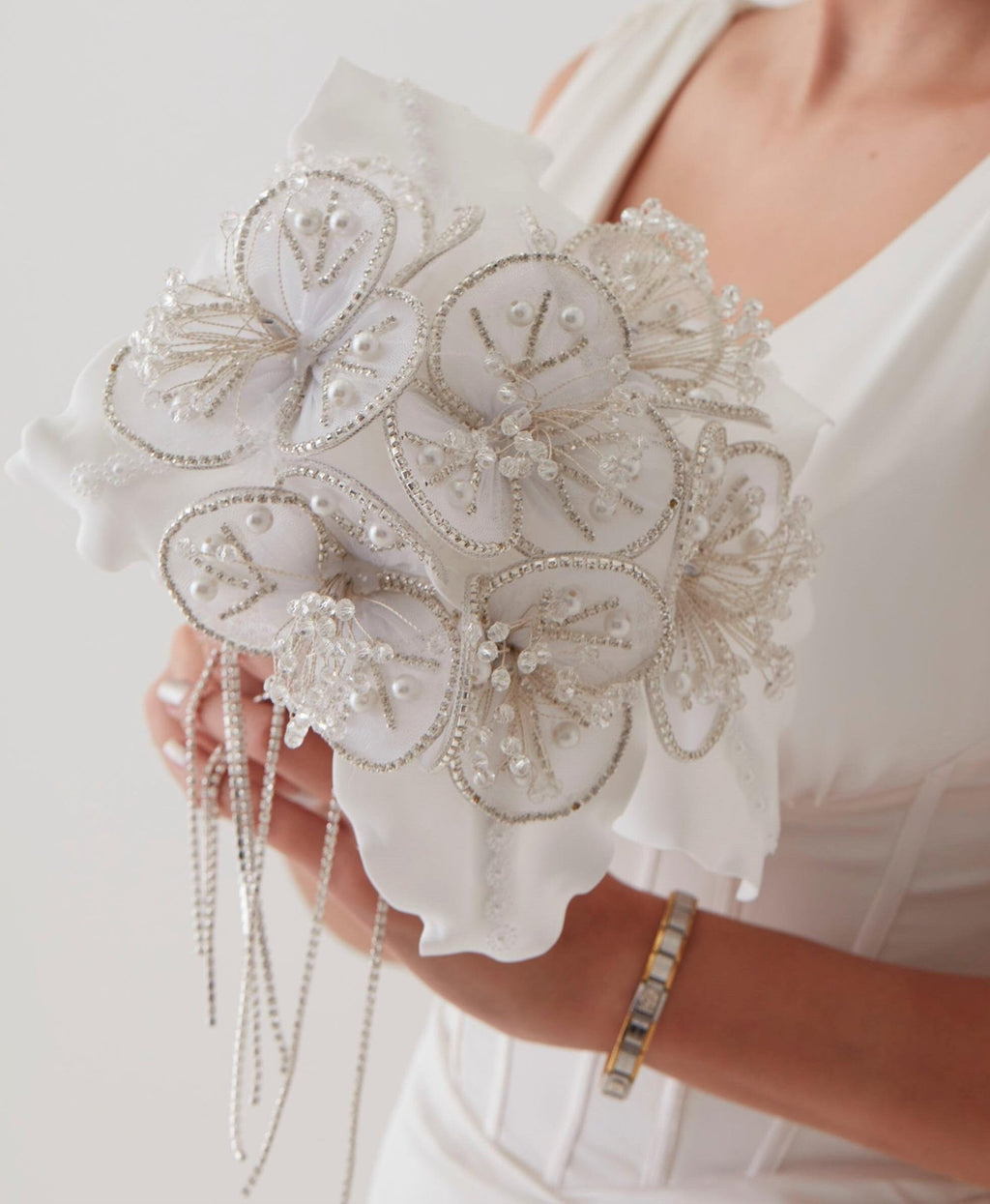 White Flower Bouquet – Ideal for Bridal, Quinceanera, or Proposal - Luzilly Bridal & Apparel