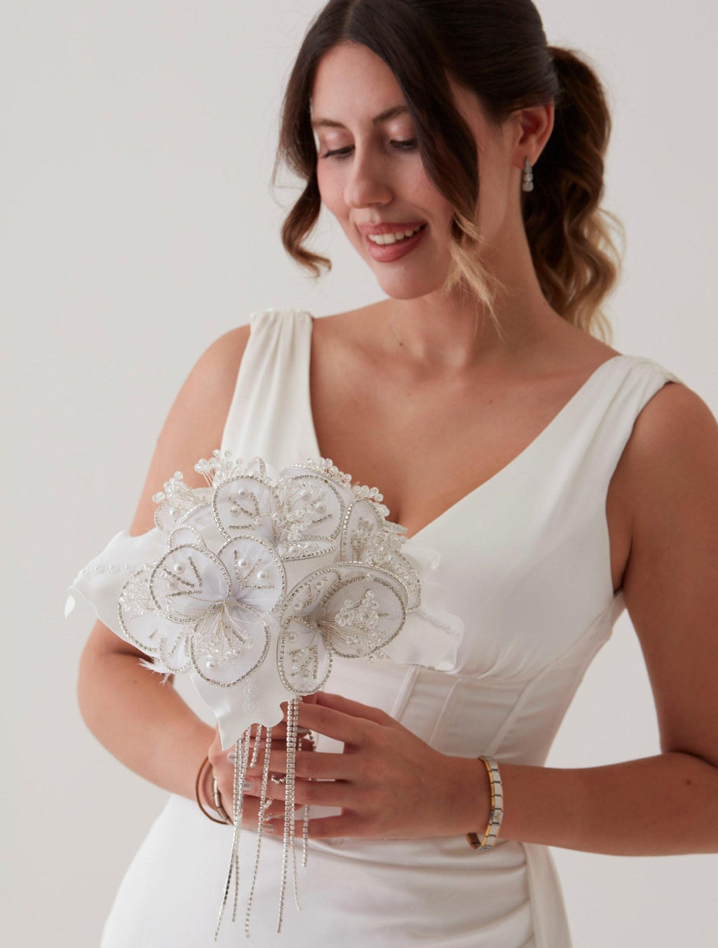 White Flower Bouquet – Ideal for Bridal, Quinceanera, or Proposal - Luzilly Bridal & Apparel