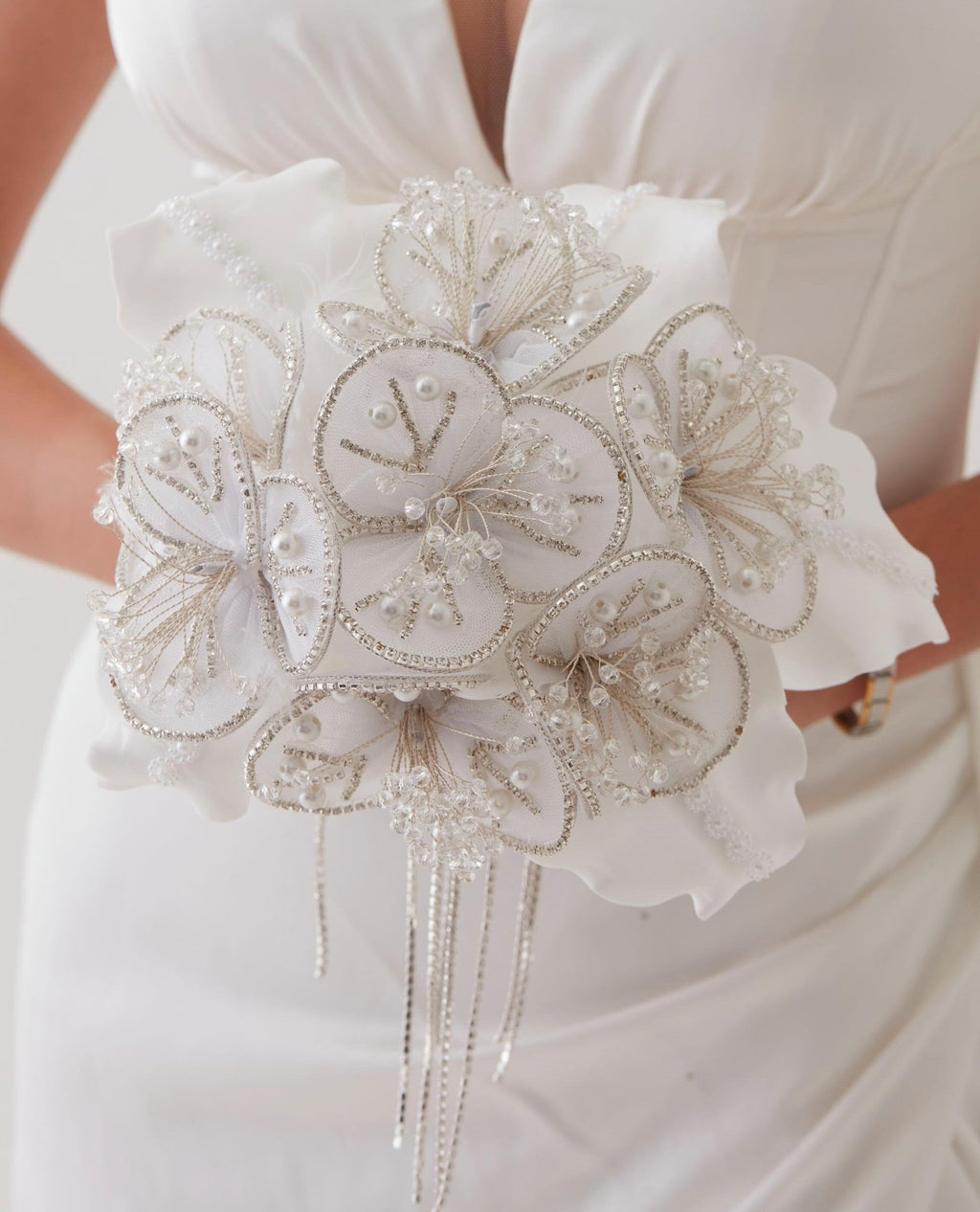 White Flower Bouquet – Ideal for Bridal, Quinceanera, or Proposal - Luzilly Bridal & Apparel