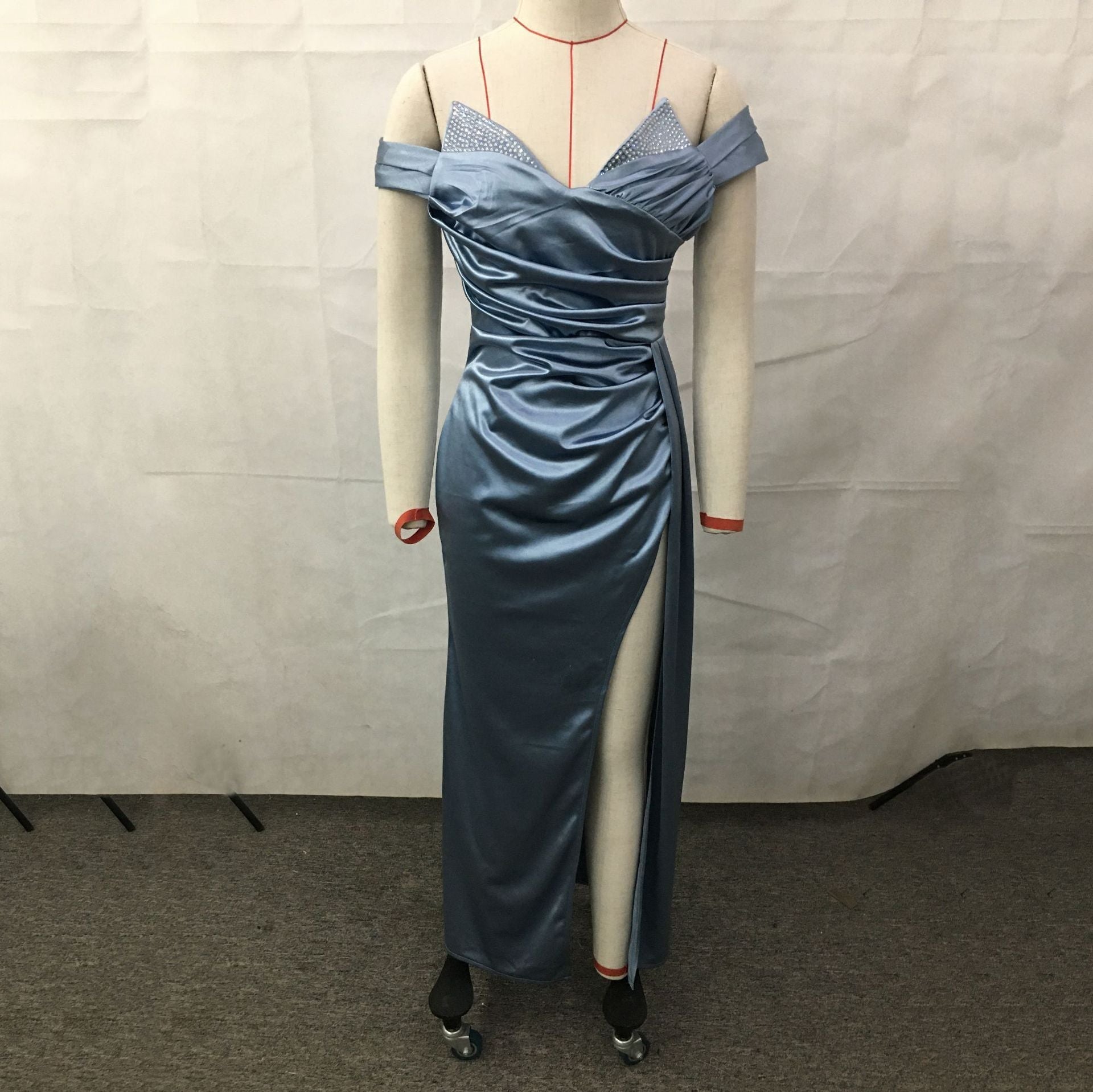 Women's Solid Color Hot Diamond Short Sleeve V-Neck Wedding Dress - Luzilly Bridal & Apparel